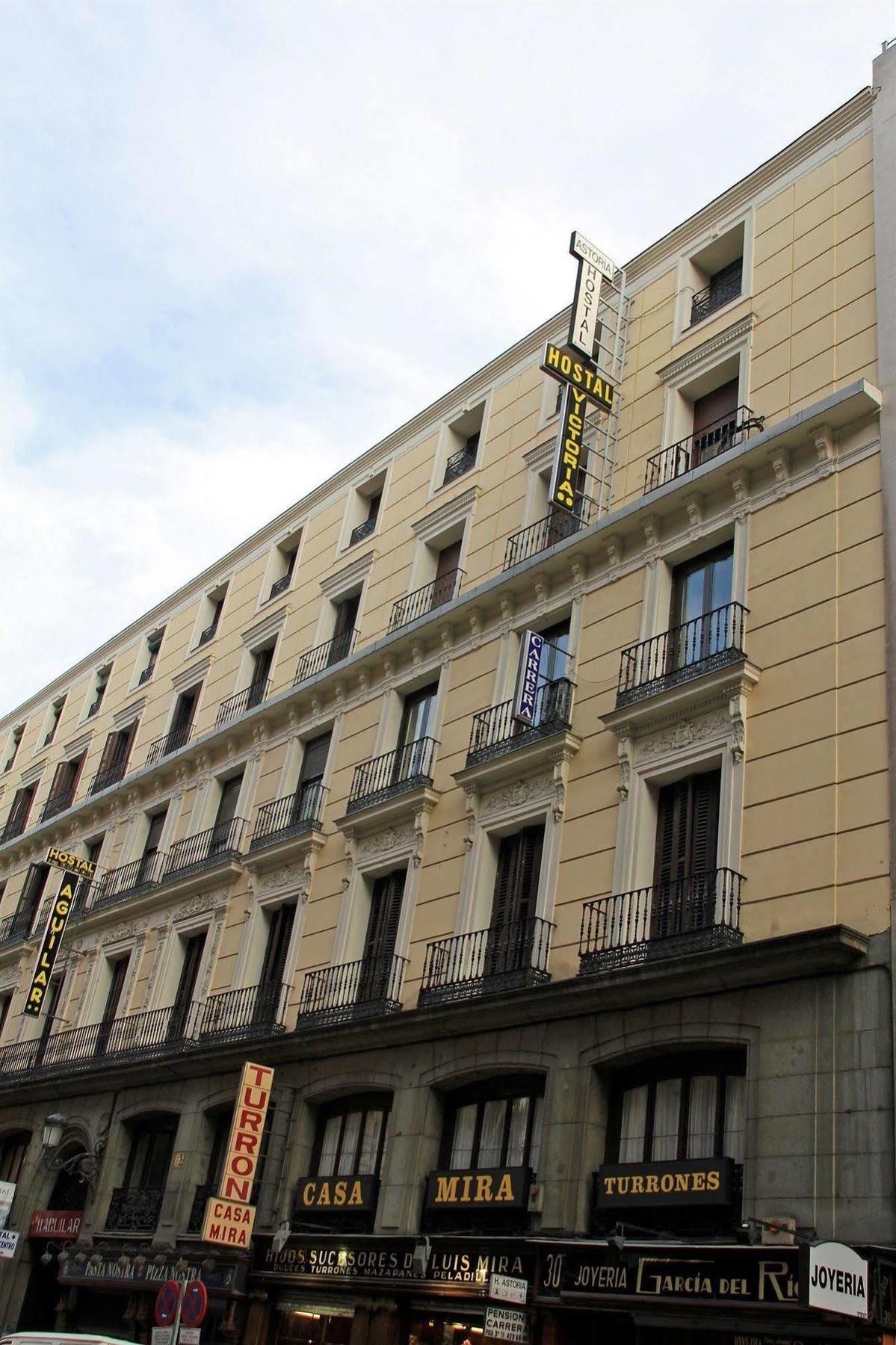 Hostal Victoria III Madrid Exterior photo
